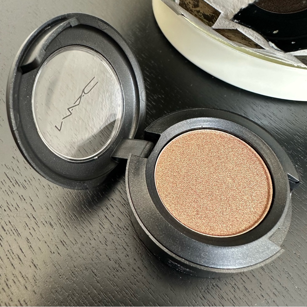 NWOT MAC WOODWINKED Veluxe Pearl Eyeshadow
